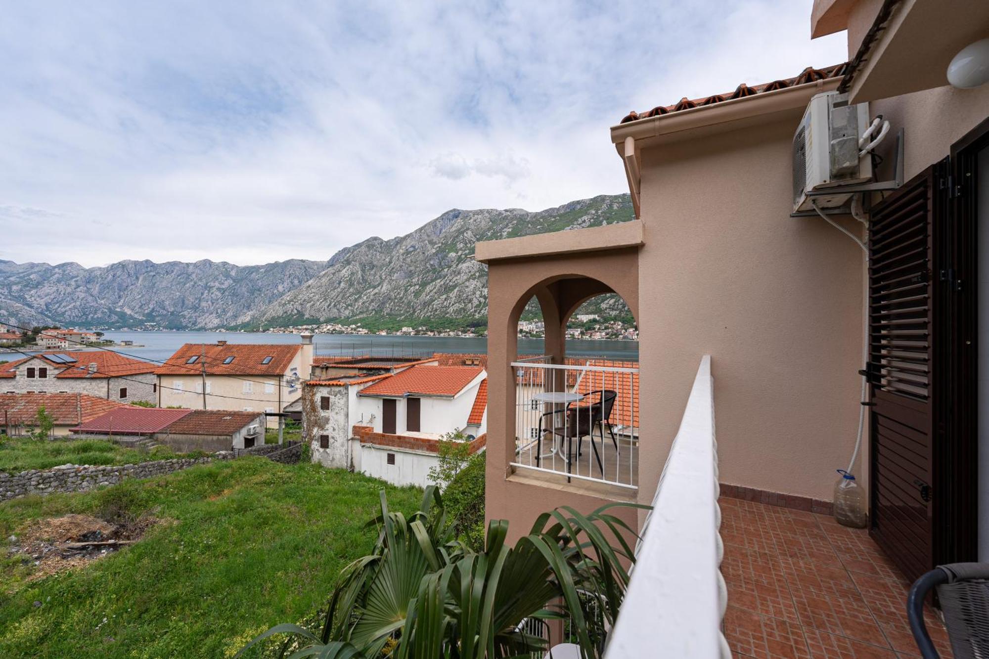 Hotel Bokeljski Dvori Kotor Exterior foto